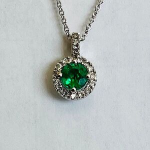 18kt Emerald 0.71ct Diamond Pendant 18kt White Gold